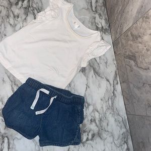 Used infants size 12 months shorts set by cat & jack